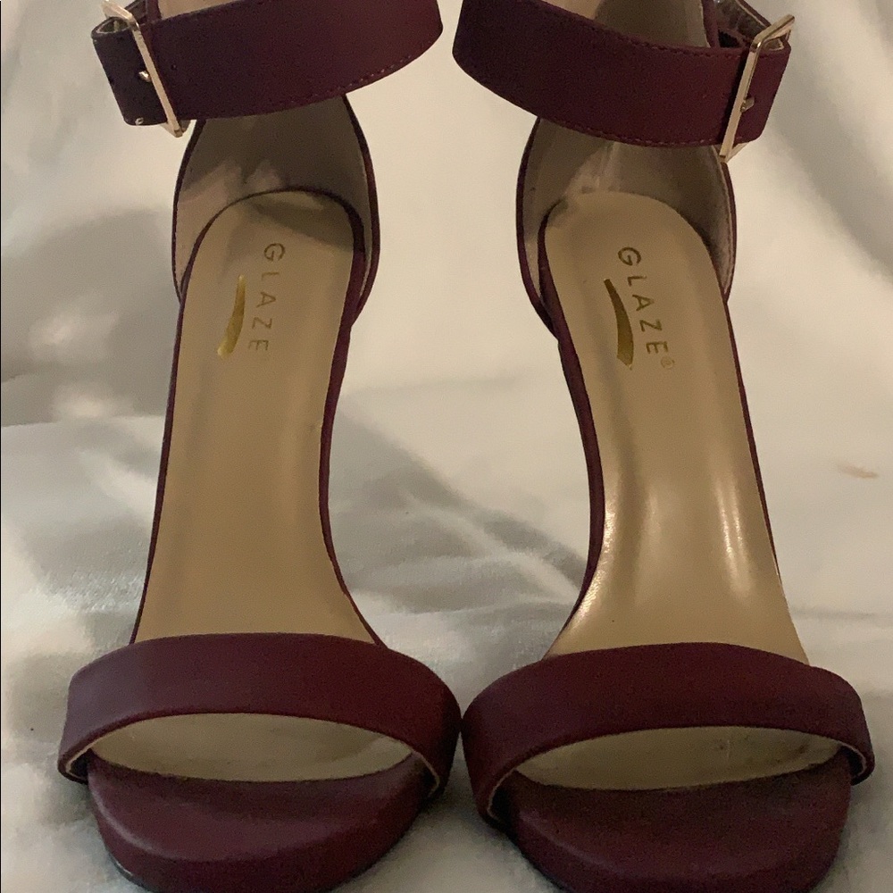 Heel shoes